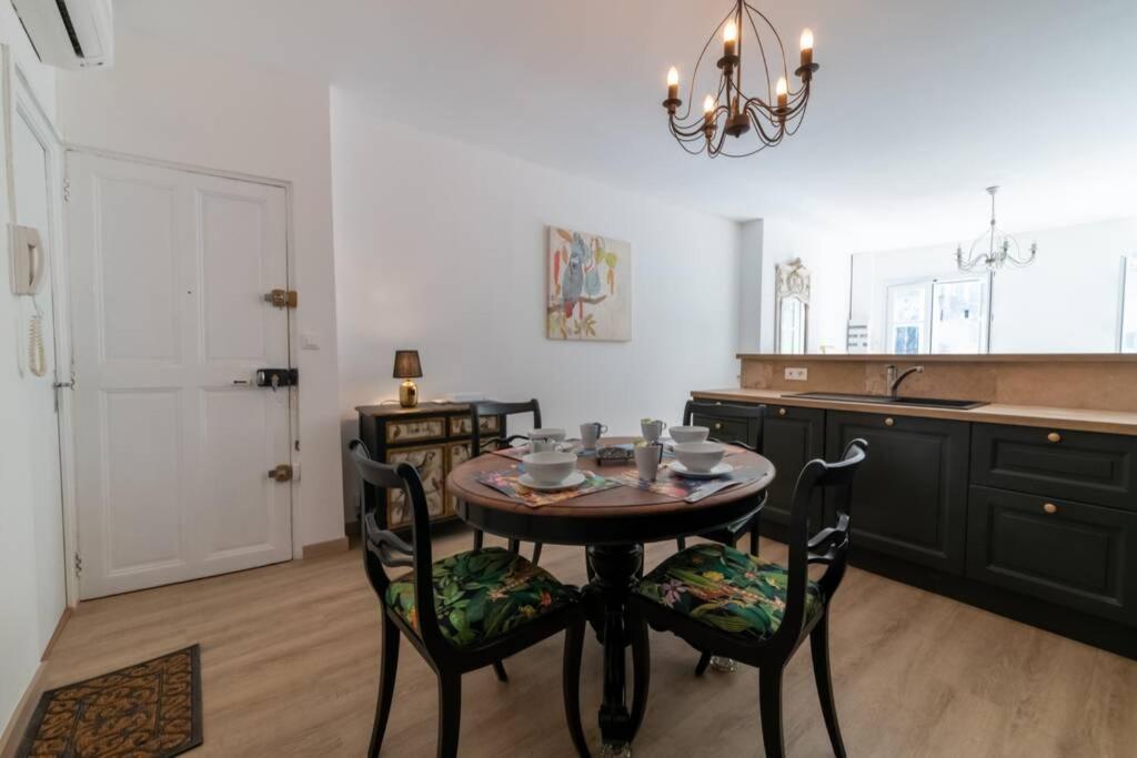 Appartement Bien d'exception en face du Palais des Papes à Avignon Extérieur photo
