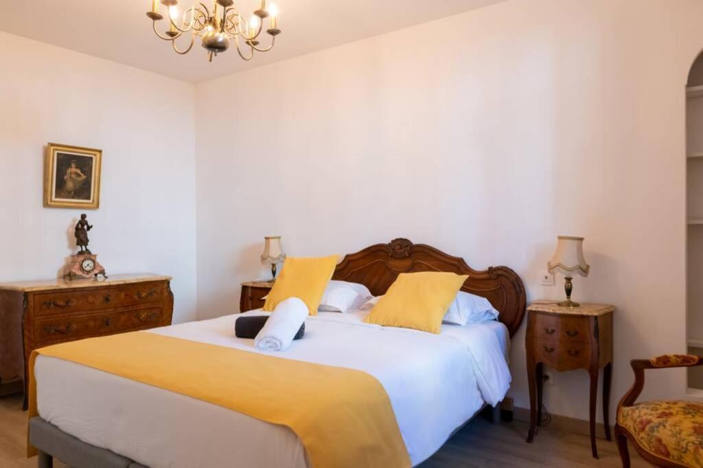 Appartement Bien d'exception en face du Palais des Papes à Avignon Extérieur photo