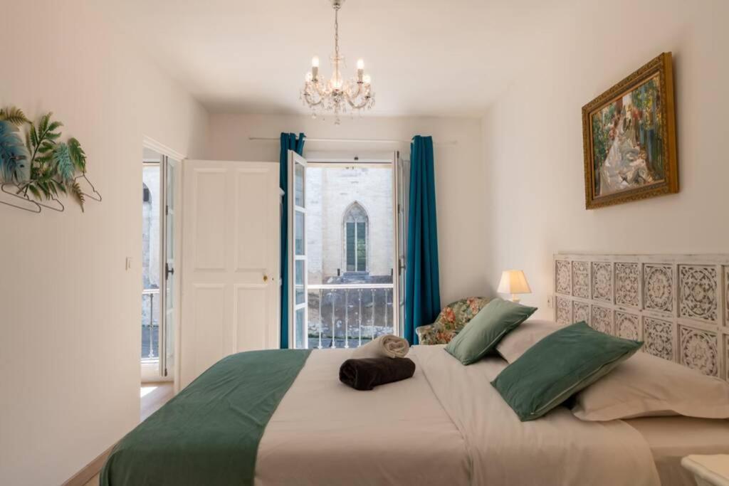 Appartement Bien d'exception en face du Palais des Papes à Avignon Extérieur photo