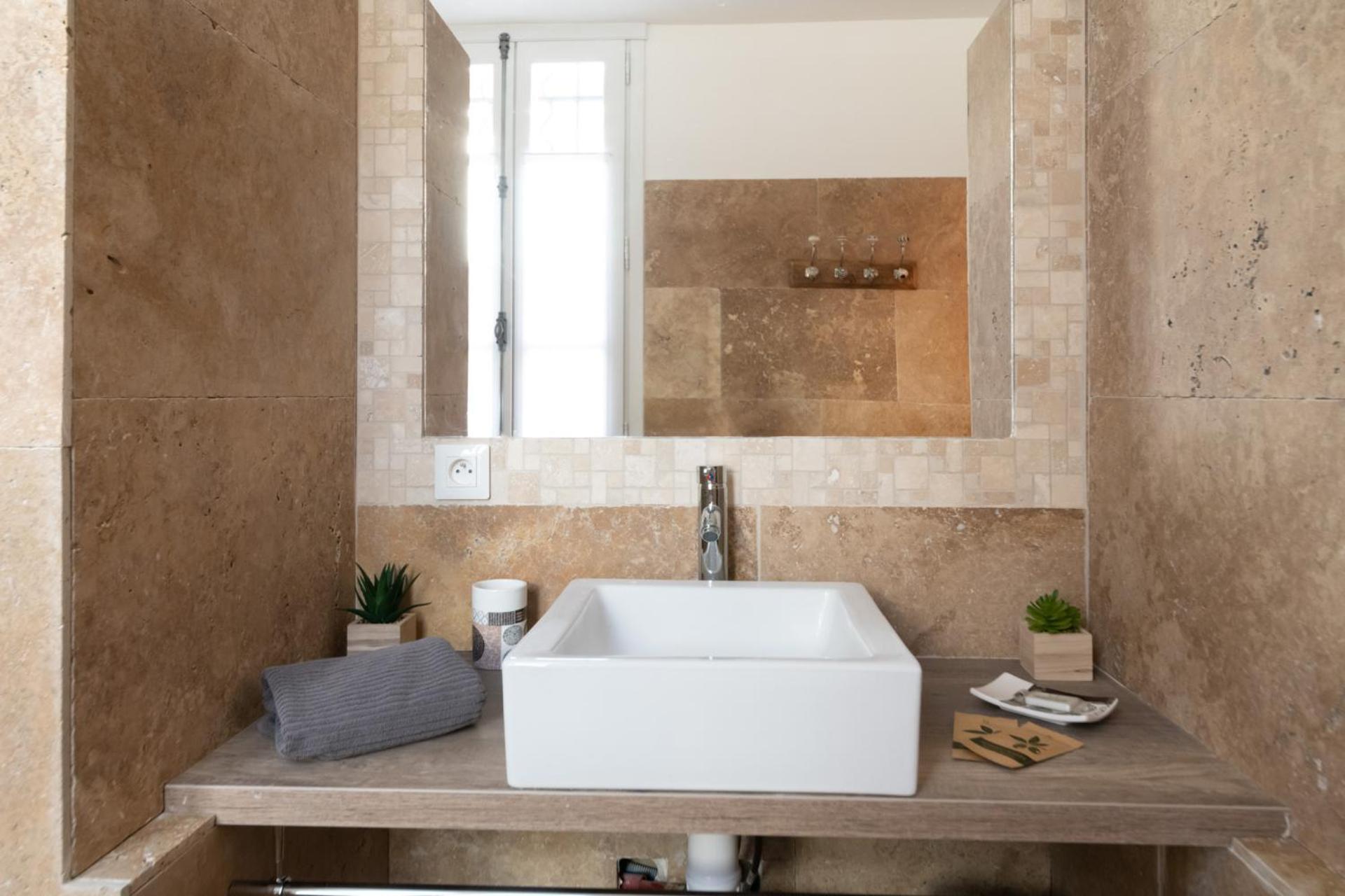Appartement Bien d'exception en face du Palais des Papes à Avignon Extérieur photo