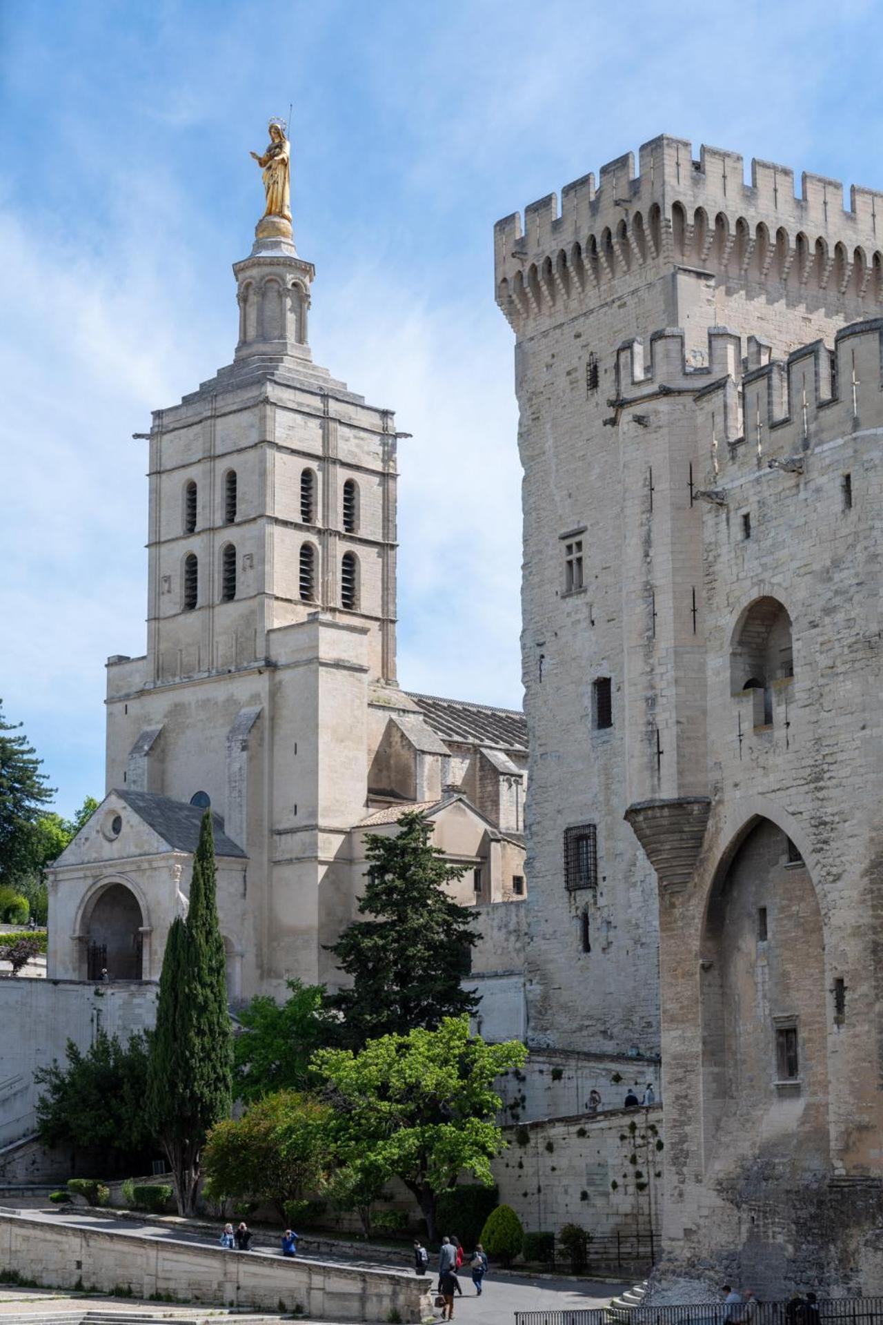Appartement Bien d'exception en face du Palais des Papes à Avignon Extérieur photo
